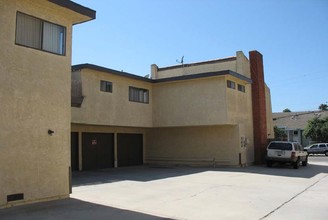 16652 Dolores St in Huntington Beach, CA - Building Photo - Building Photo