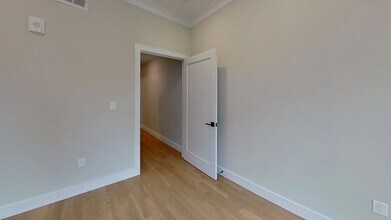 104 Warren St, Unit #1 in Boston, MA - Building Photo - Building Photo