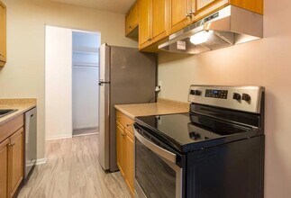 4536 Cedar Lk Rd S in Minneapolis, MN - Building Photo - Building Photo