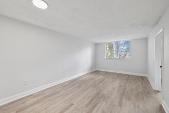 Vista Shores in Miami, FL - Building Photo - Interior Photo