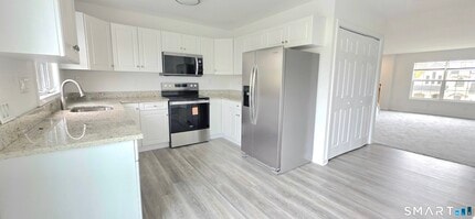 274 Bridgeport Ave in Milford, CT - Building Photo - Building Photo