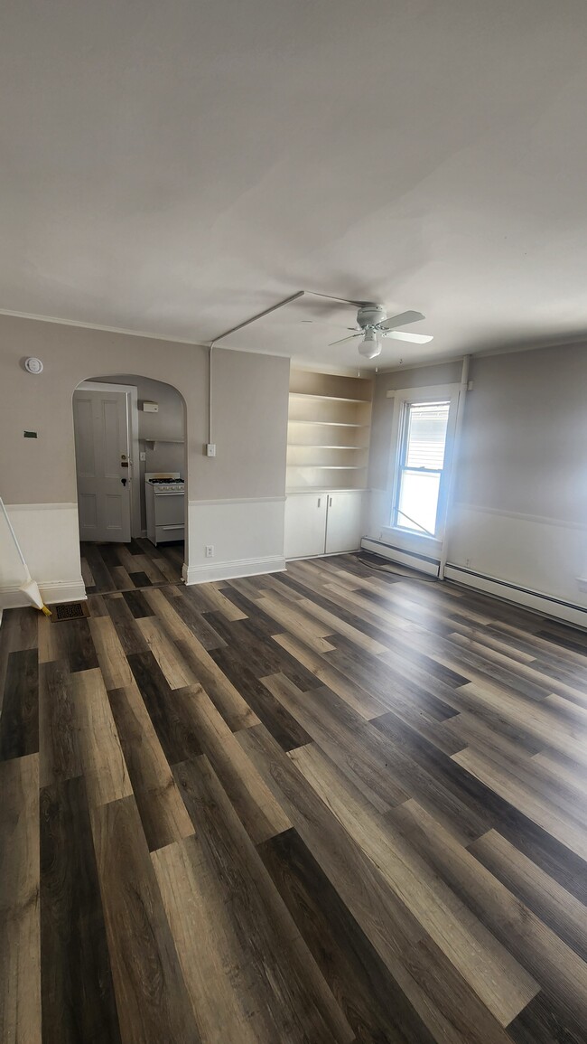 428 Eagle St, Unit Upper B