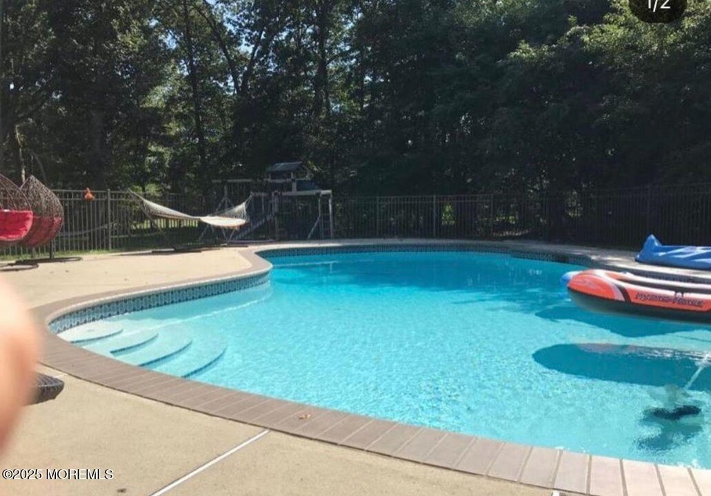 21 Old Queens Ct in Eatontown, NJ - Building Photo