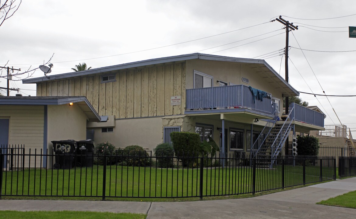 1233 E 5th St in Ontario, CA - Building Photo