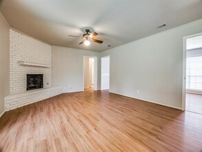 6180 Wrigley Way in Fort Worth, TX - Building Photo - Building Photo