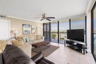 9425 Blind Pass Rd, Unit 408 in St Pete Beach, FL - Building Photo - Building Photo