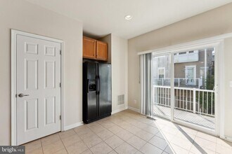 9481 Canonbury Square in Fairfax, VA - Building Photo - Building Photo