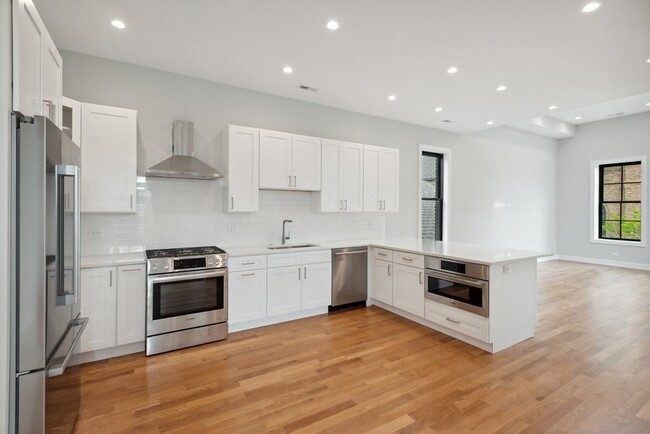 1349 N Noble St, Unit 2 in Chicago, IL - Foto de edificio - Building Photo