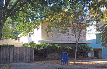 2322 C St in Sacramento, CA - Building Photo - Building Photo