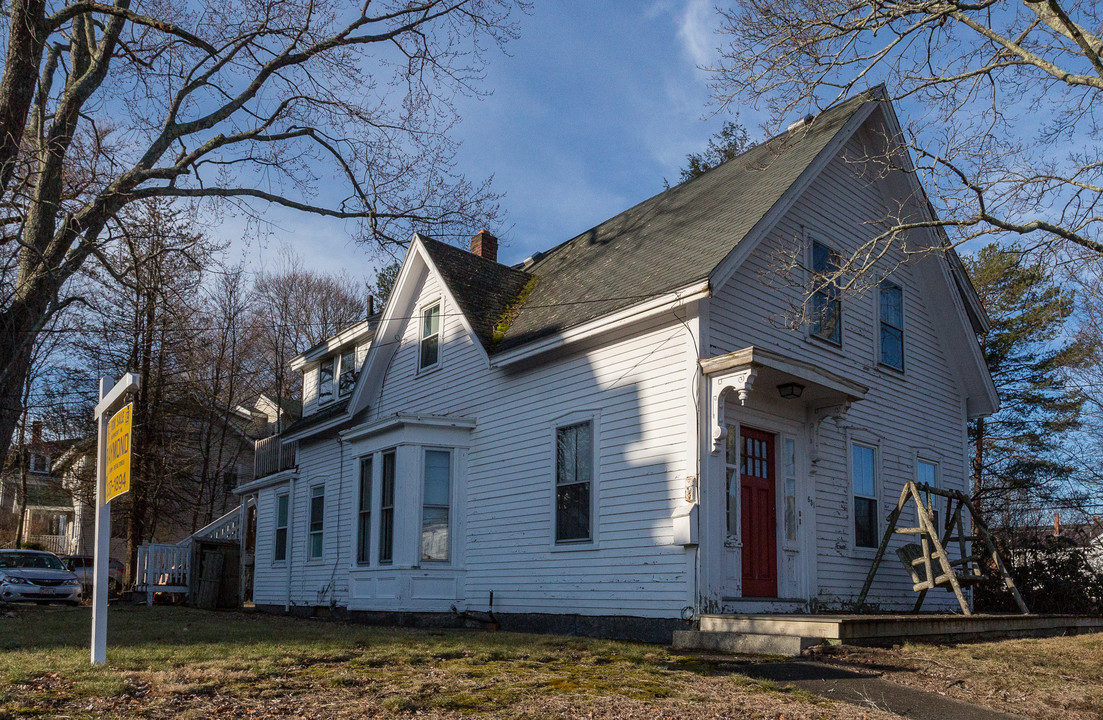 651 Broad St in Weymouth, MA - Building Photo