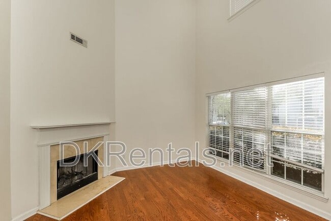 6076 Camden Forrest Dr in Riverdale, GA - Foto de edificio - Building Photo