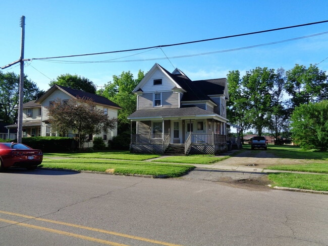 424 E Prairie St in Vicksburg, MI - Building Photo - Building Photo
