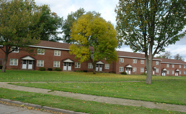 Gilmore Village in Deerfield, NY - Foto de edificio - Building Photo