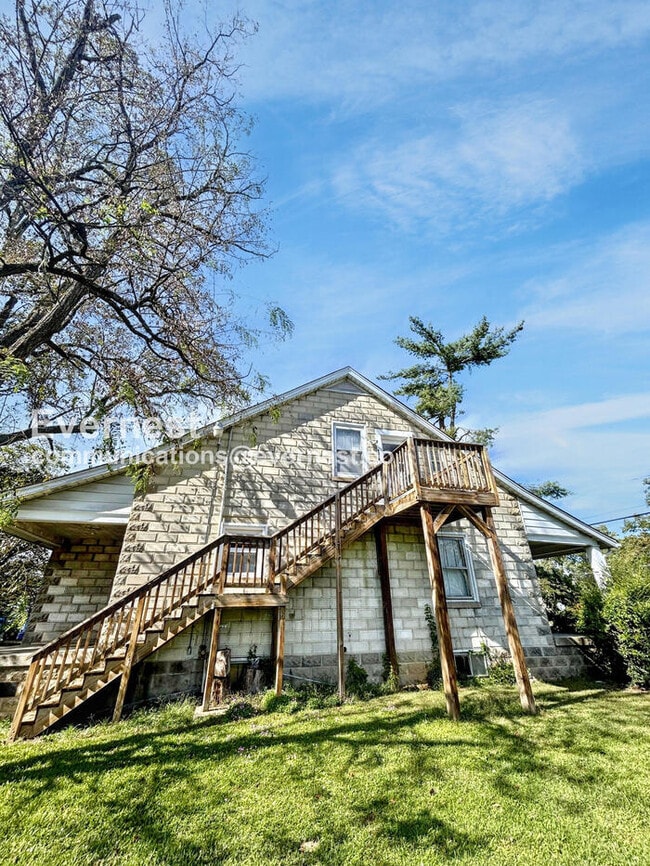 901 E Nine Mile Rd