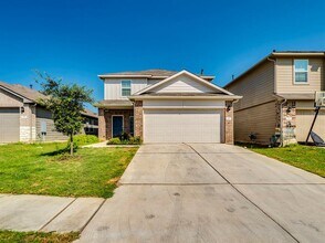 262 Harvest Crk Dr in Uhland, TX - Building Photo - Building Photo