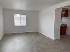 754 48th St, Unit 754 in San Diego, CA - Foto de edificio - Building Photo