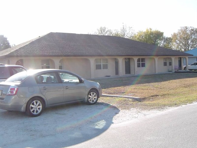 3283 NW 40th Dr in Okeechobee, FL - Foto de edificio - Building Photo