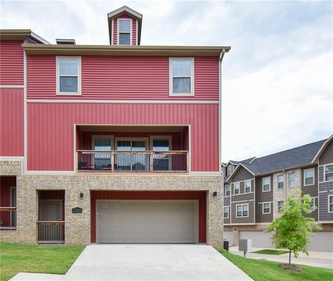 property at 2798 W Blackstone Crossing