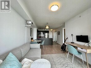 800-800 Lawrence Ave W in Toronto, ON - Building Photo - Building Photo