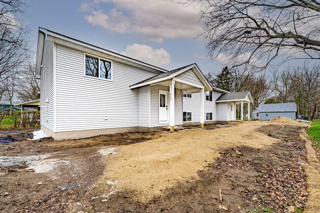 117 S Pearl St in River Falls, WI - Building Photo - Building Photo
