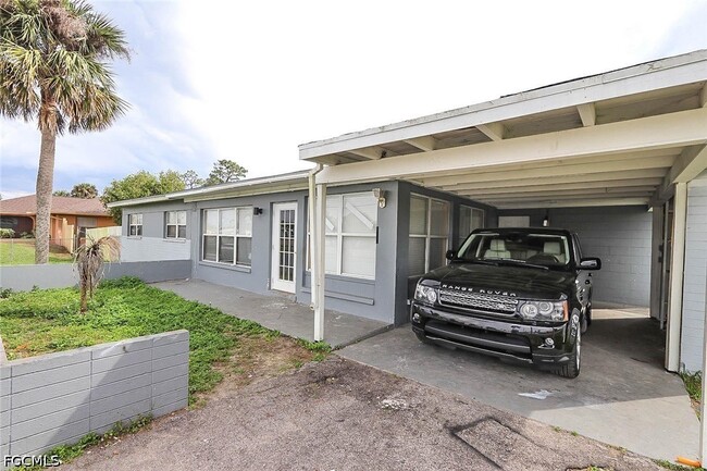 106 Leeland Heights Blvd W in Lehigh Acres, FL - Building Photo - Building Photo