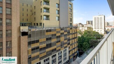 143 E Commerce St in San Antonio, TX - Foto de edificio - Building Photo