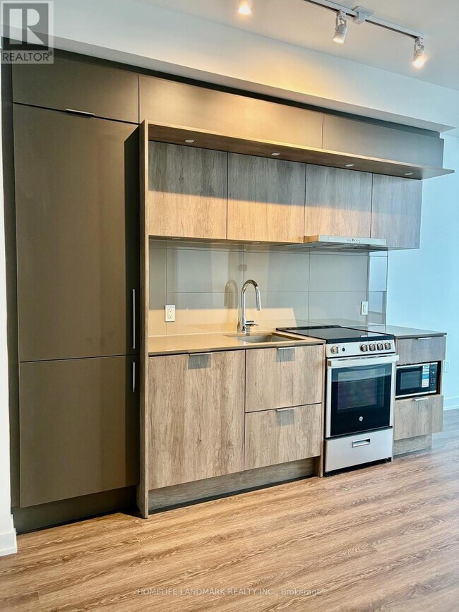 448 Burnhamthorpe Rd W in Mississauga, ON - Building Photo - Building Photo