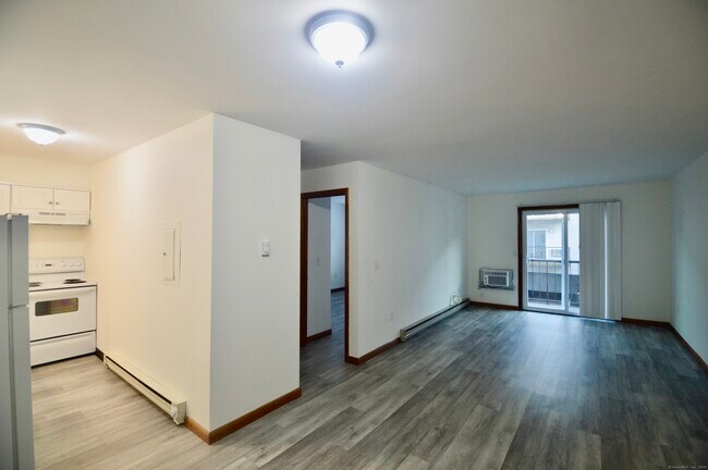115 Short Beach Rd in Stratford, CT - Building Photo - Building Photo
