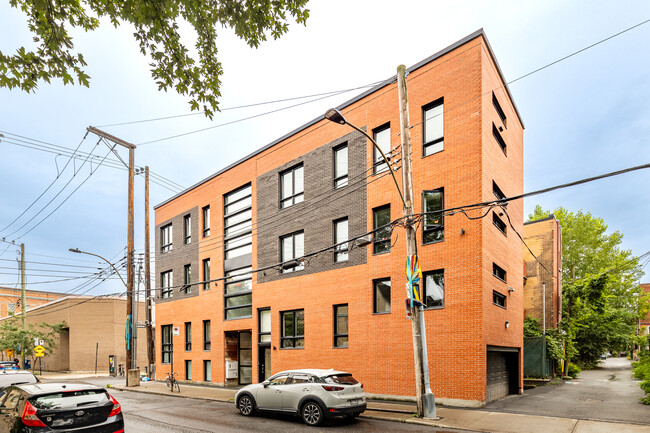 1114-1122 Robin Rue in Montréal, QC - Building Photo - Building Photo