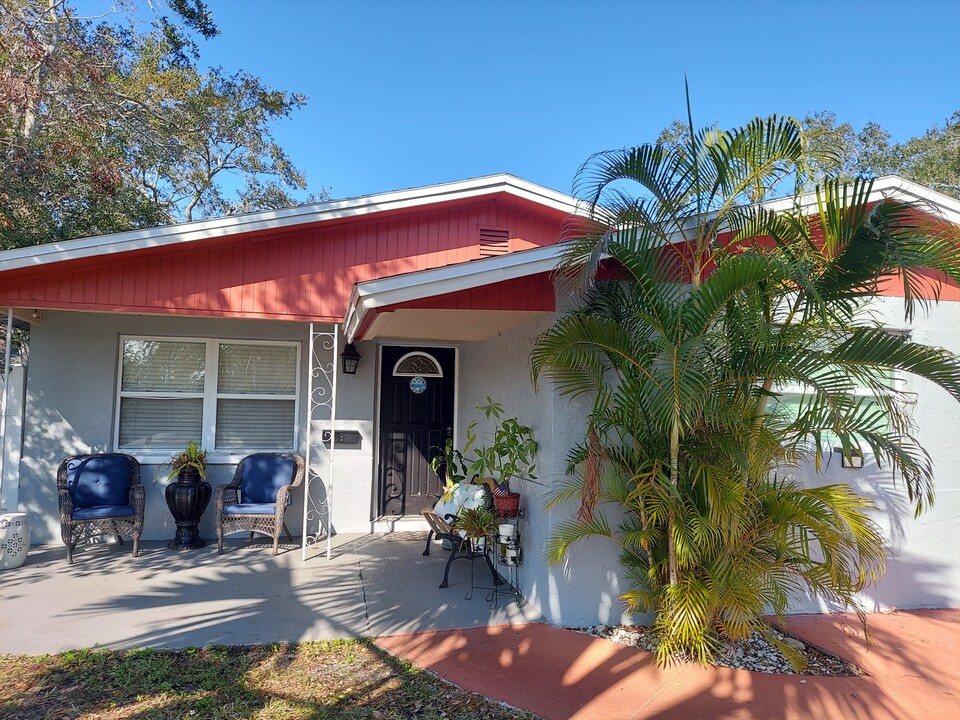 8129 23rd Ave N in St. Petersburg, FL - Building Photo