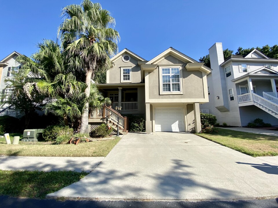 11 Cobblestone Ct in Hilton Head Island, SC - Building Photo