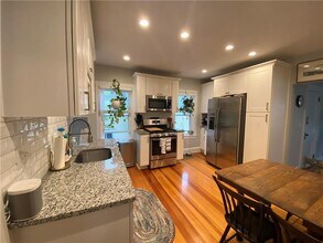 9 Hall Ave in Newport, RI - Building Photo - Building Photo