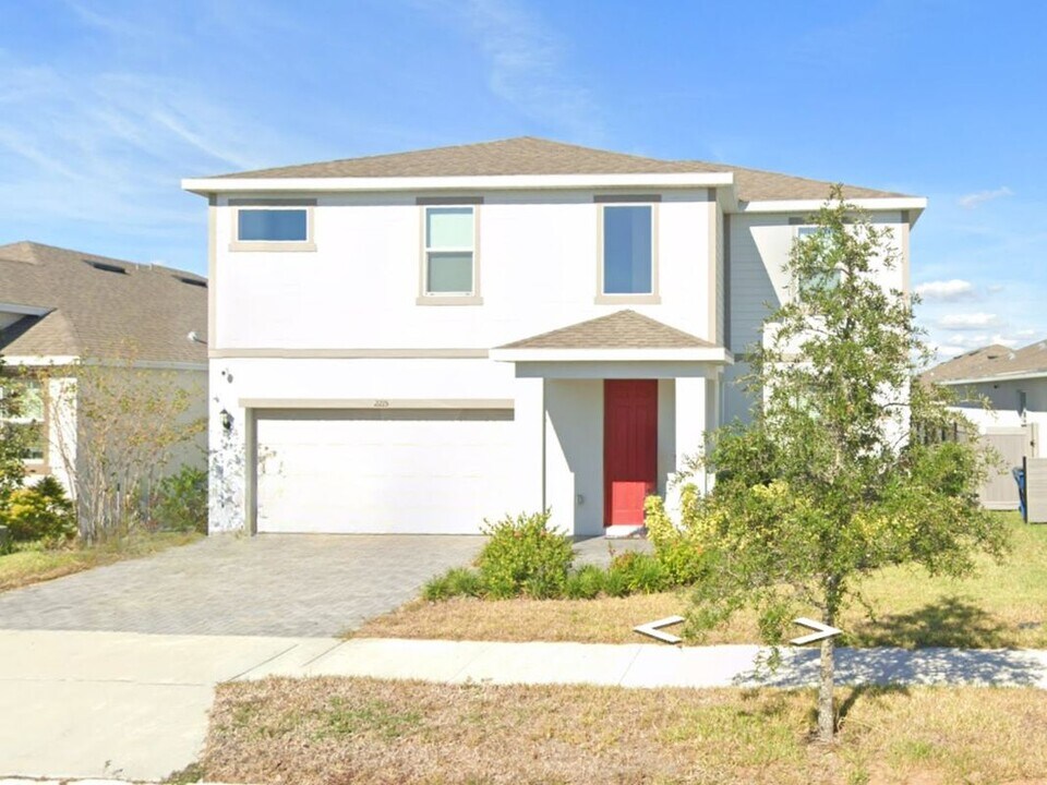 2215 Pigeon Plum Dr in Haines City, FL - Building Photo