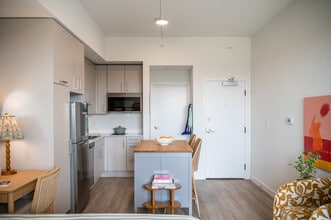 The Teale Golden Gate in Naples, FL - Foto de edificio - Building Photo