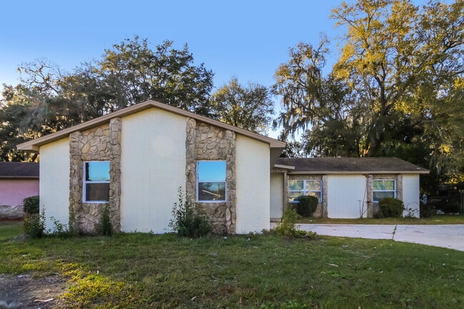 property at 2426 Sable Dr