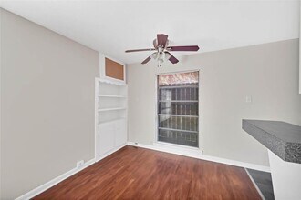 1914 McDuffie St-Unit -2 in Houston, TX - Foto de edificio - Building Photo