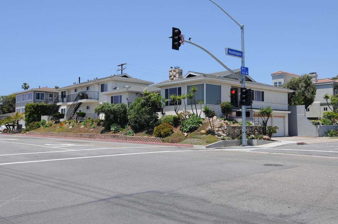 101 Huntington St in Huntington Beach, CA - Foto de edificio