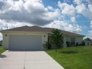 1232 Bayou St E in Lehigh Acres, FL - Building Photo