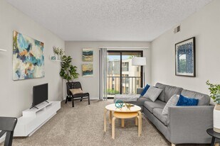 Chesterfield Place in Chesterfield, MO - Building Photo