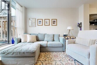 120 Dallimore Cir in Toronto, ON - Building Photo - Building Photo