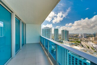 200 S Biscayne Blvd in Miami, FL - Building Photo - Building Photo