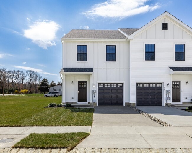 property at 996 Woodview Ct