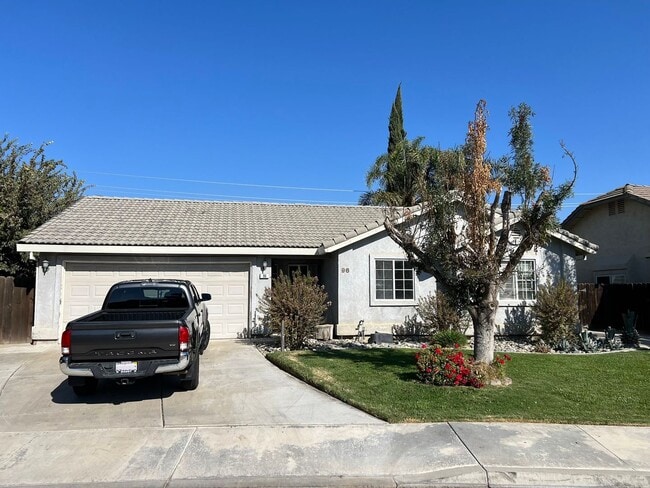 96 Tangelo St in Los Banos, CA - Building Photo - Building Photo