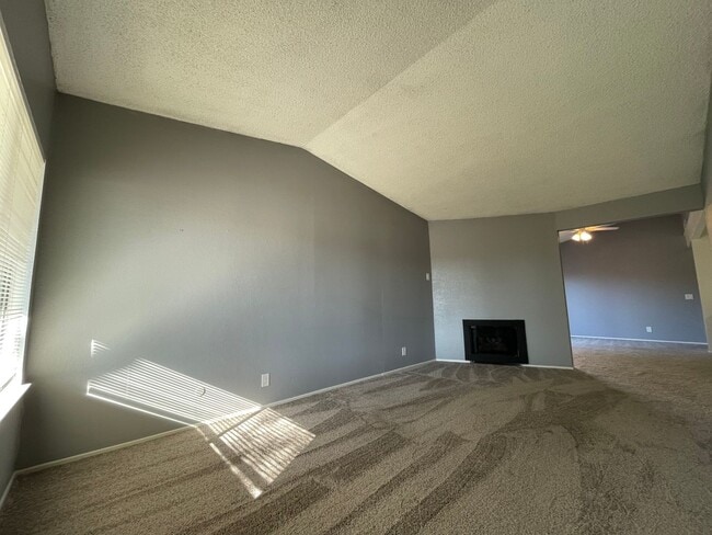 4001 Carriebee Ct in North Highlands, CA - Building Photo - Building Photo