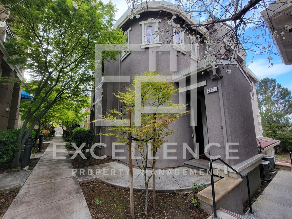2171 Pomme Ct in San Jose, CA - Foto de edificio