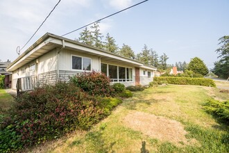 923 N Deer Park Ln in Oak Harbor, WA - Building Photo - Building Photo