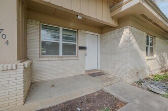 2704 Cordone St in Fort Worth, TX - Building Photo - Building Photo