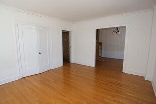 6200 N Clark St, Unit Unit 26-3A in Chicago, IL - Building Photo
