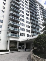 6917 Collins Ave, Unit 420 in Miami, FL - Building Photo