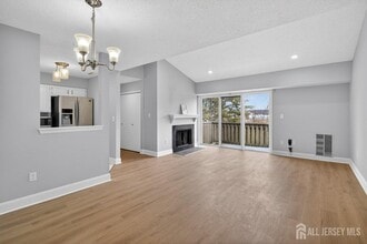 304 Aspen Dr in Plainsboro, NJ - Building Photo - Building Photo